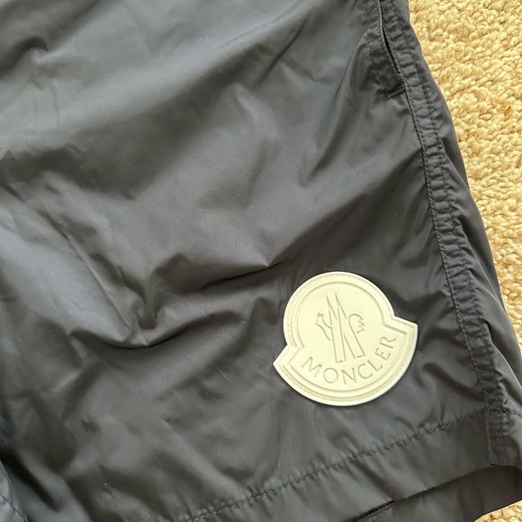Moncler Logo patch swim trunks - Picture 2 of 3